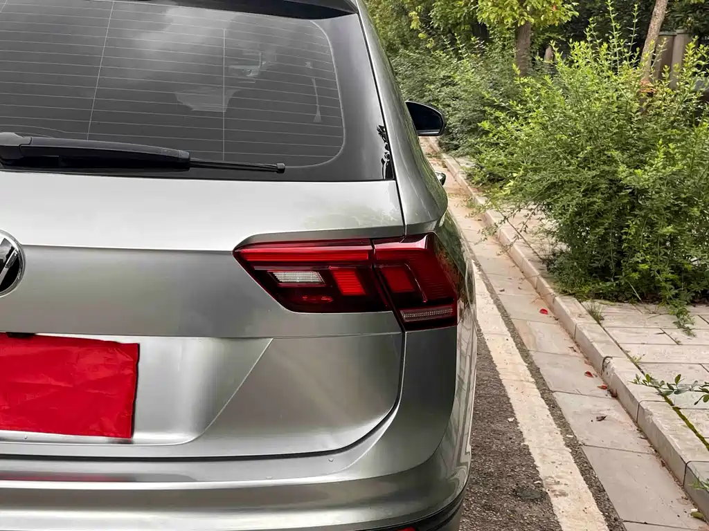 Volkswagen Tiguan L 2022 — фото 11