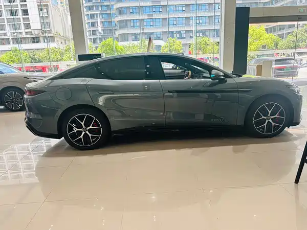 BYD Han L 2025