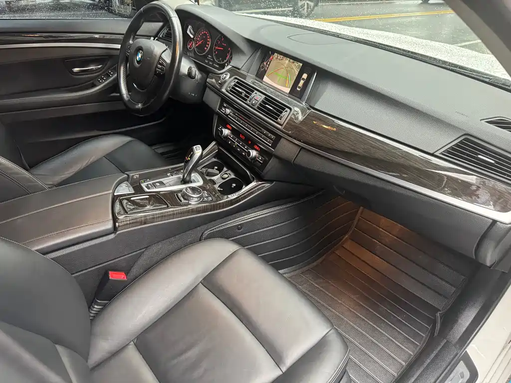 BMW 5 Series 2014 — фото 10