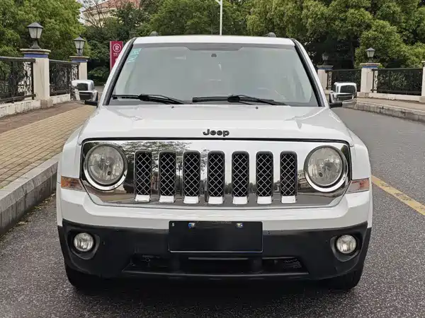 Jeep Freelancer 2015