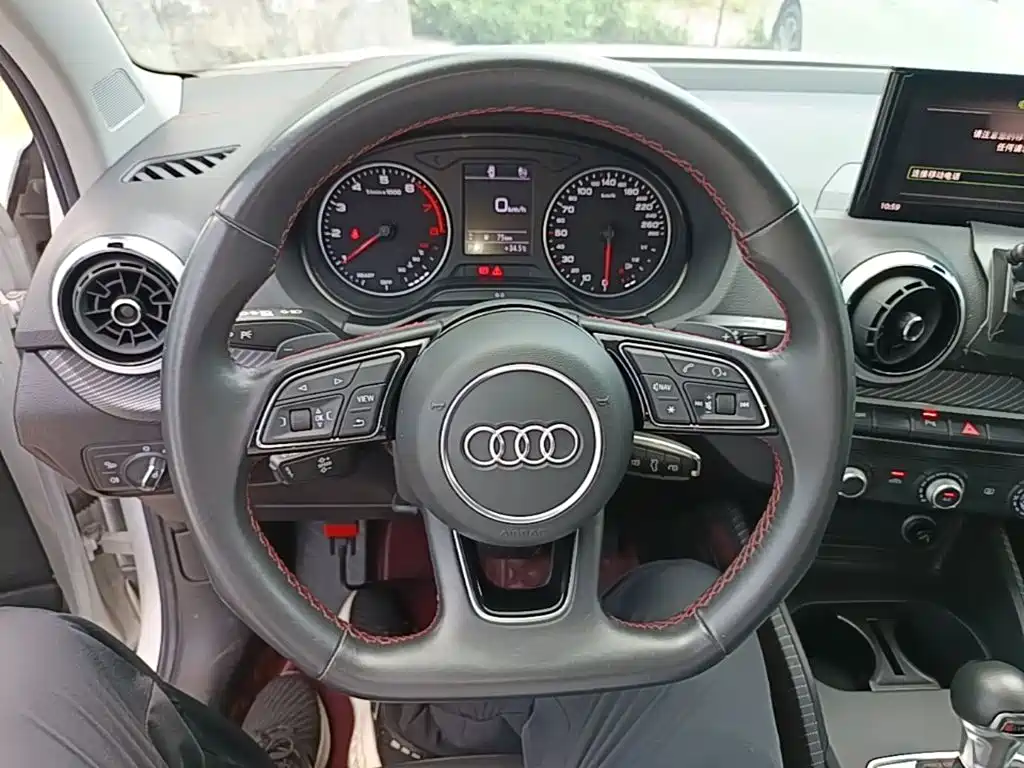 Audi Q2L 2023 — фото 11