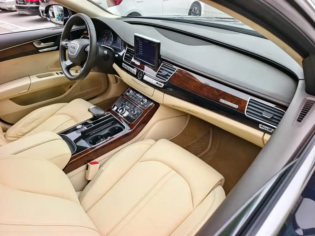 Audi A8 2014 — фото 18