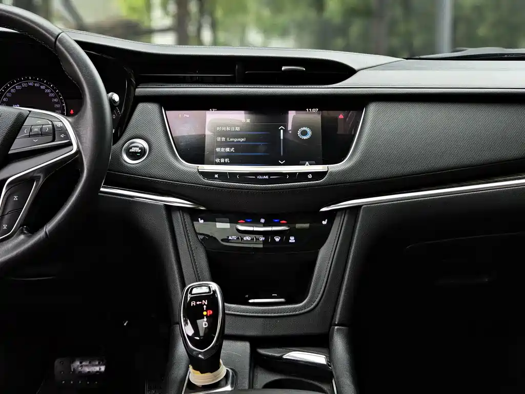 Cadillac XT5 2016 — фото 12