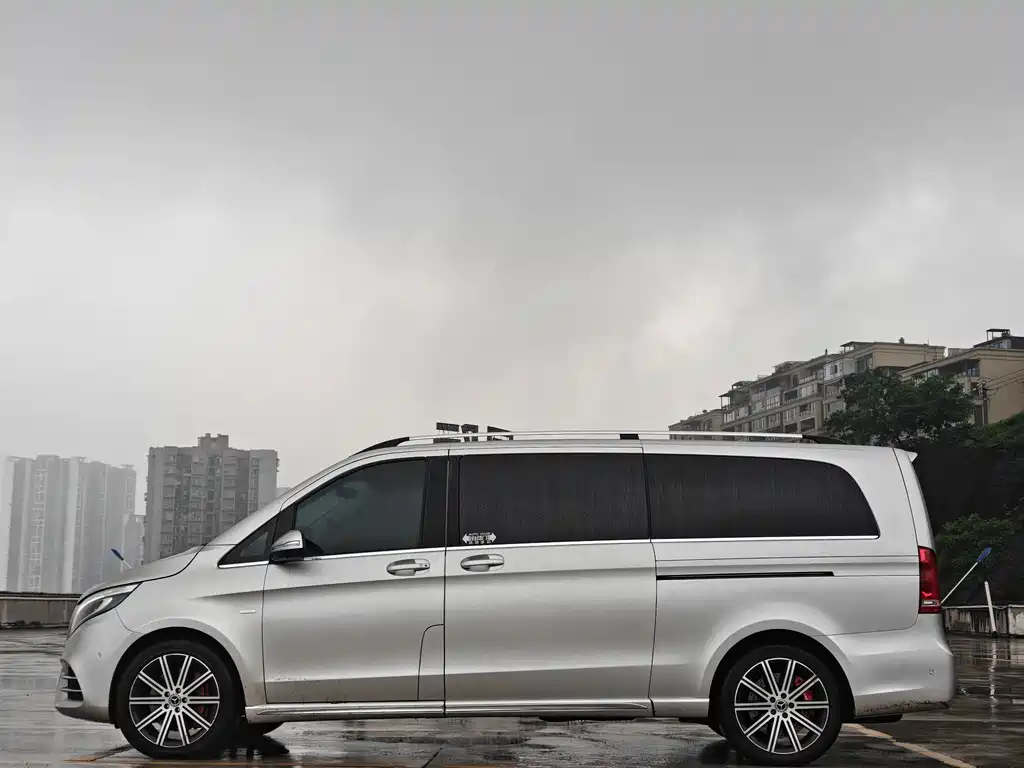Mercedes-Benz V-Class 2023 — фото 10