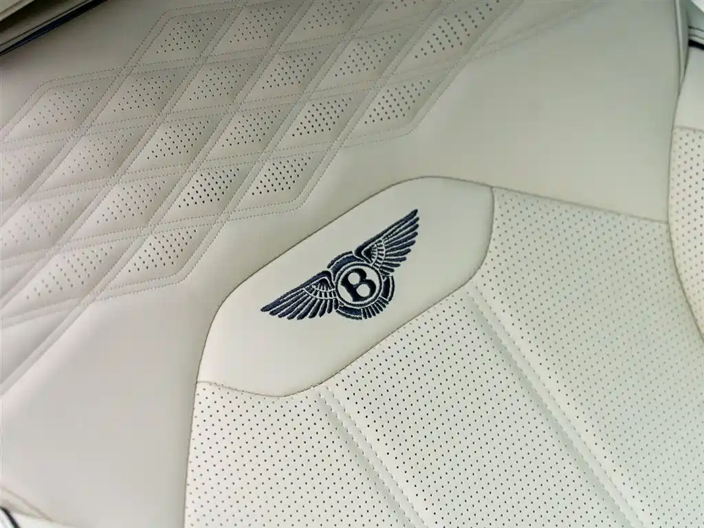 Bentley Bentayga 2025 — фото 14
