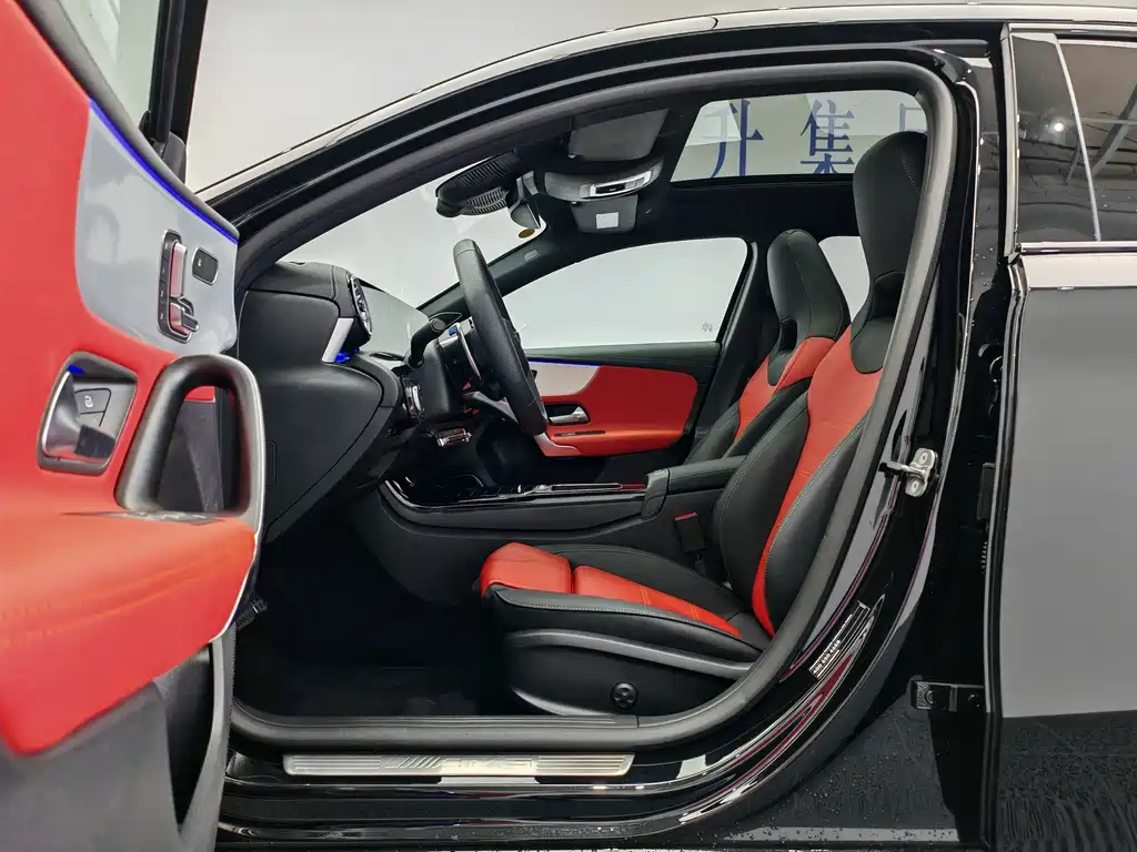 Mercedes-Benz A-Class AMG 2025 — фото 11