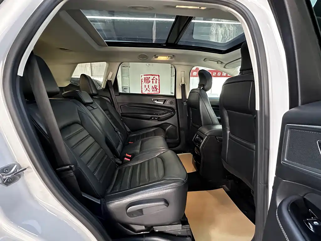 Ford Edge 2016 — фото 12