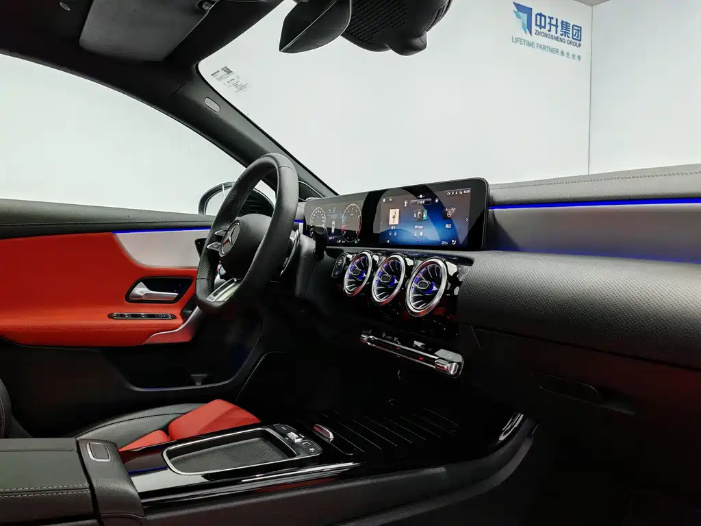 Mercedes-Benz A-Class AMG 2025 — фото 15
