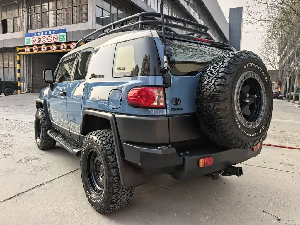 Toyota FJ Cruiser 2020 — фото 4