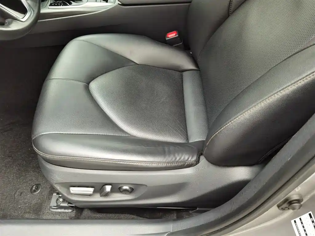 Toyota Camry 2023 — фото 20