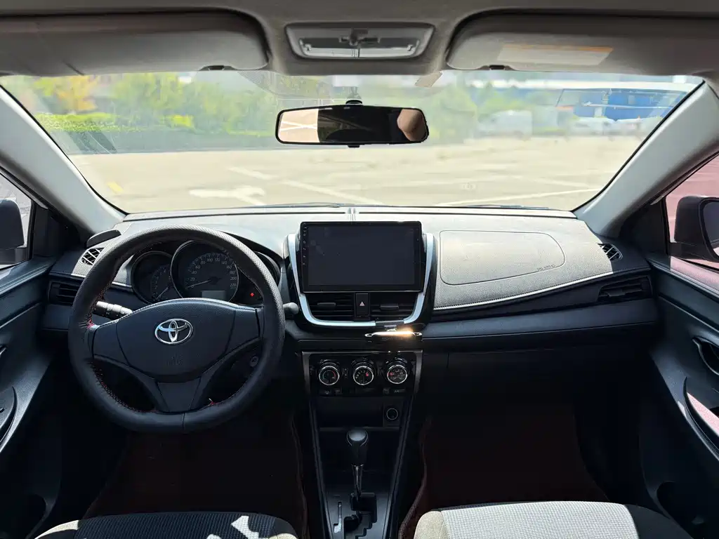 Toyota Yaris L 2018 — фото 6