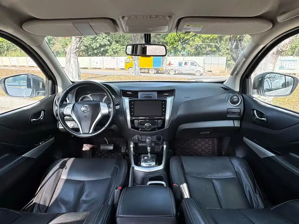 Nissan Navara 2022 — фото 15