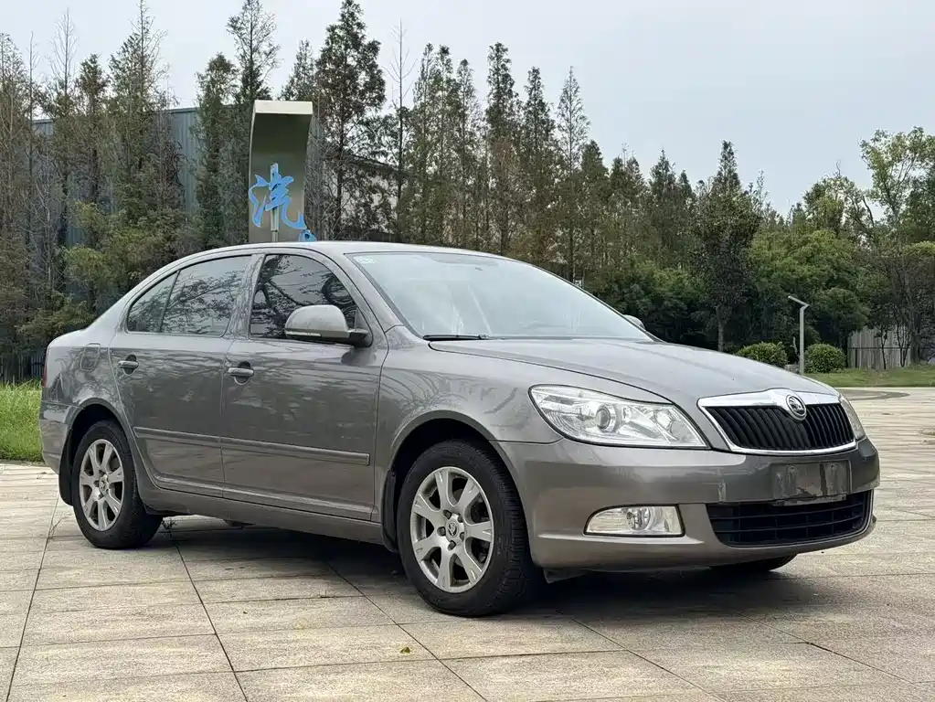 Skoda Octavia 2011 — фото 3