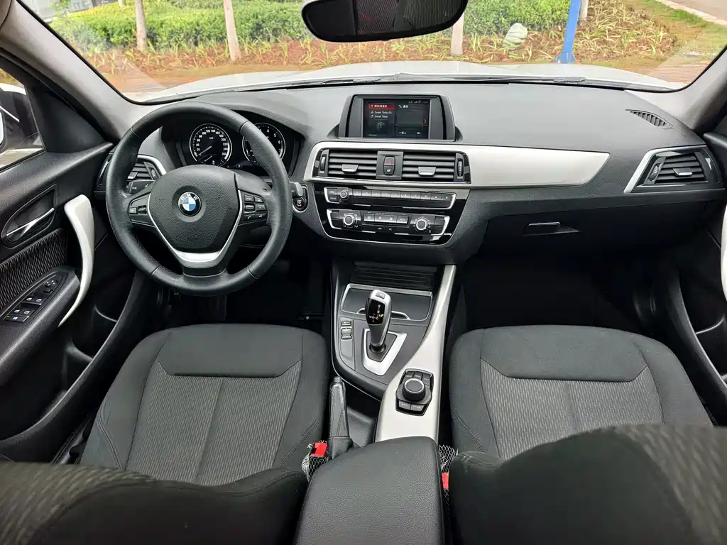 BMW 1 Series 2019 — фото 10