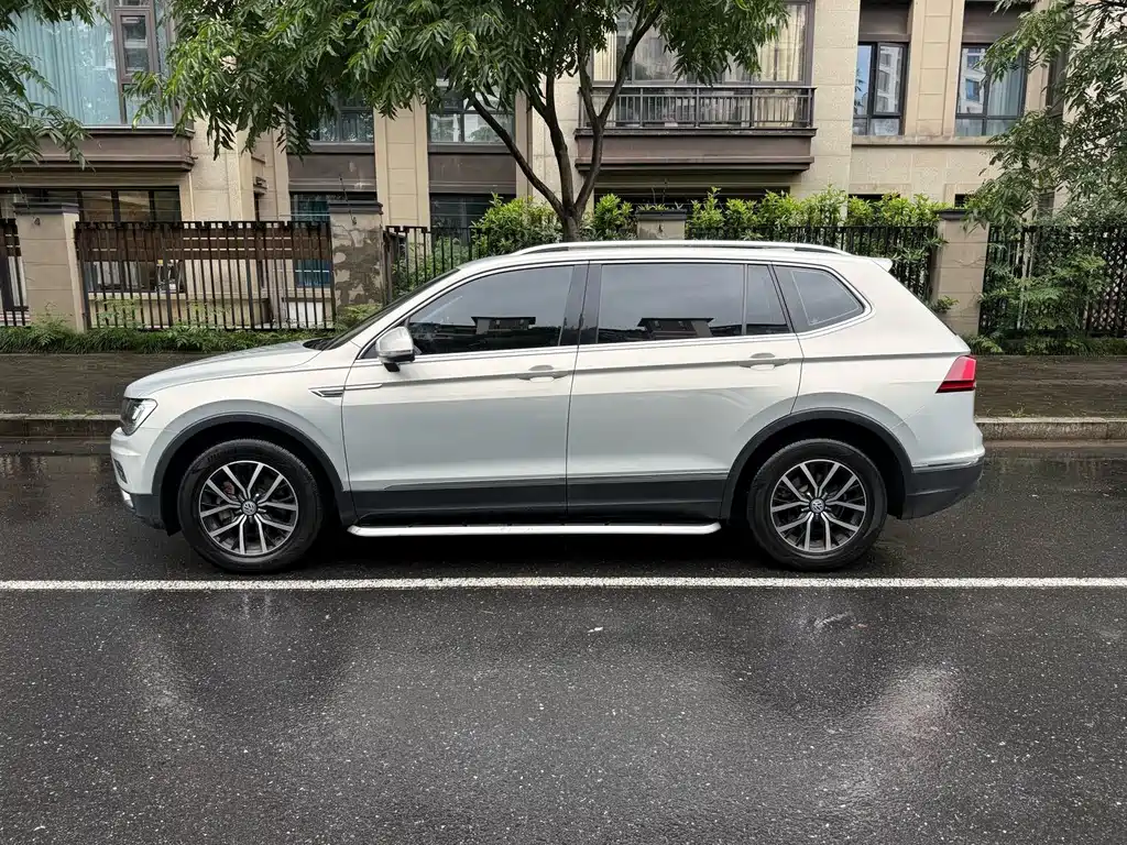 Volkswagen Tiguan L 2018 — фото 11