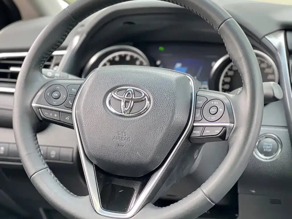 Toyota Camry 2019 — фото 14