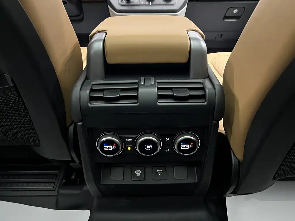Land Rover Defender 2024 — фото 25