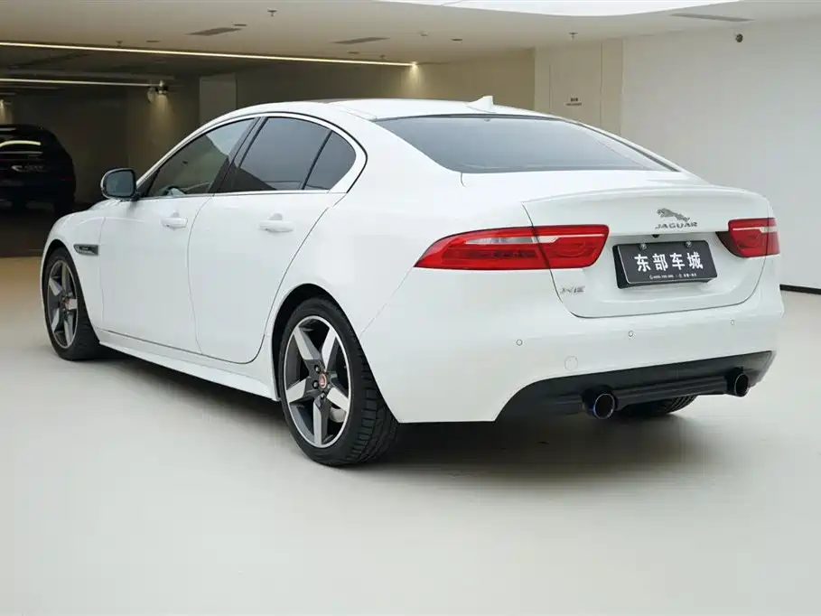 Jaguar XE 2015 — фото 4