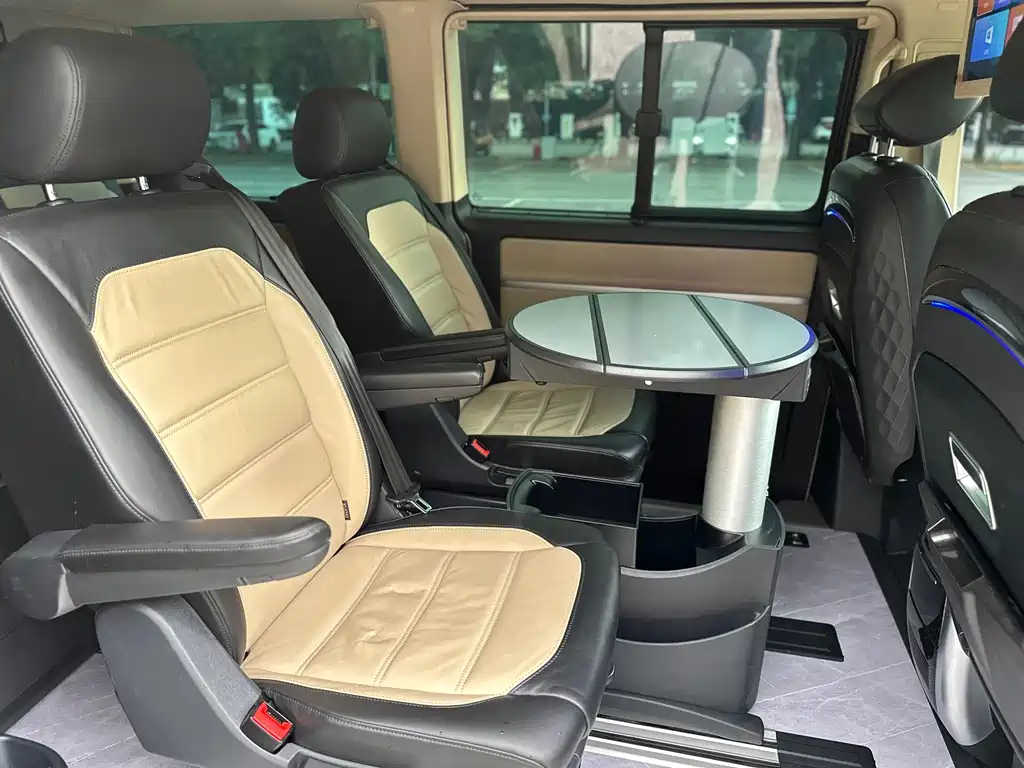 Volkswagen Multivan 2017 — фото 34