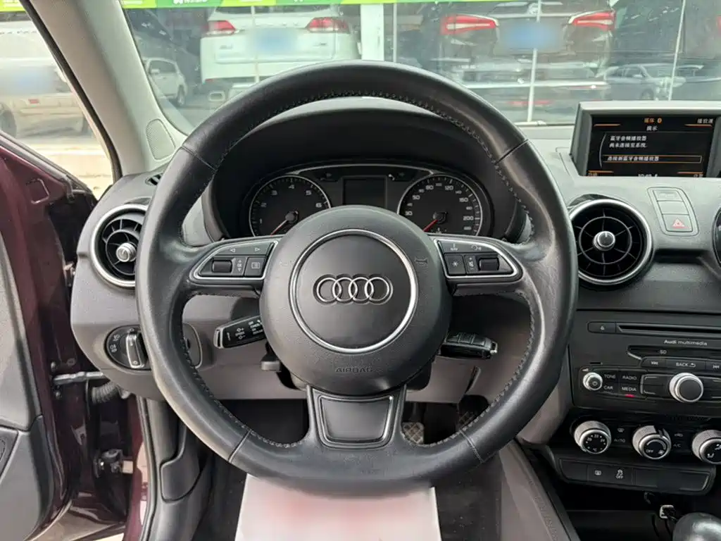 Audi A1 2015 — фото 9