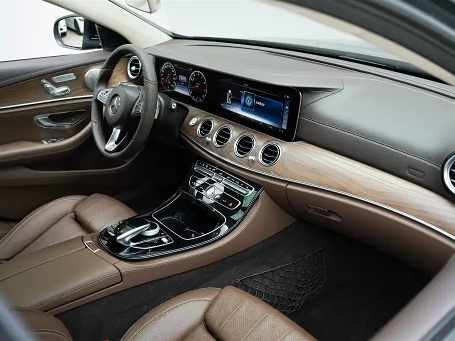 Mercedes-Benz E-Class 2016 — фото 14