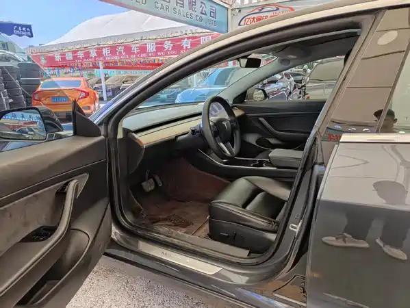 Tesla Model 3 2020