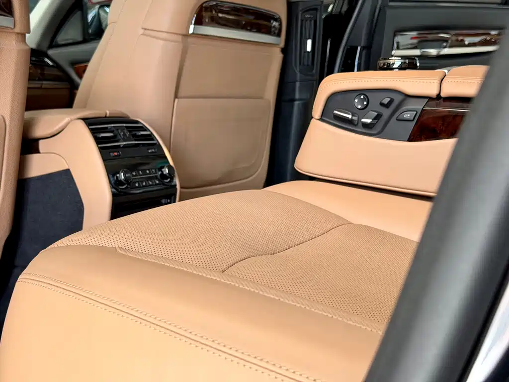 BMW 7 Series 2014 — фото 36