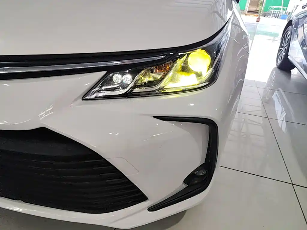 Toyota Corolla 2023 — фото 24