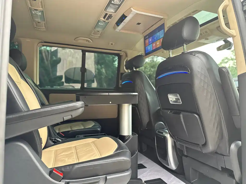 Volkswagen Multivan 2017 — фото 35