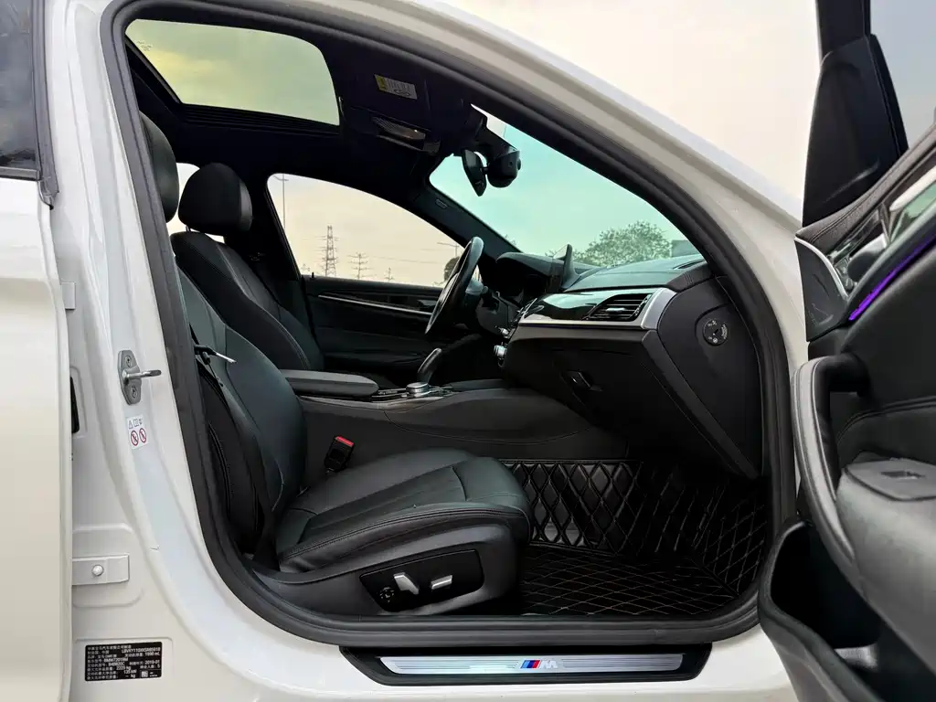 BMW 5 Series 2019 — фото 12