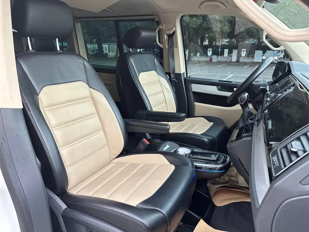 Volkswagen Multivan 2017 — фото 44