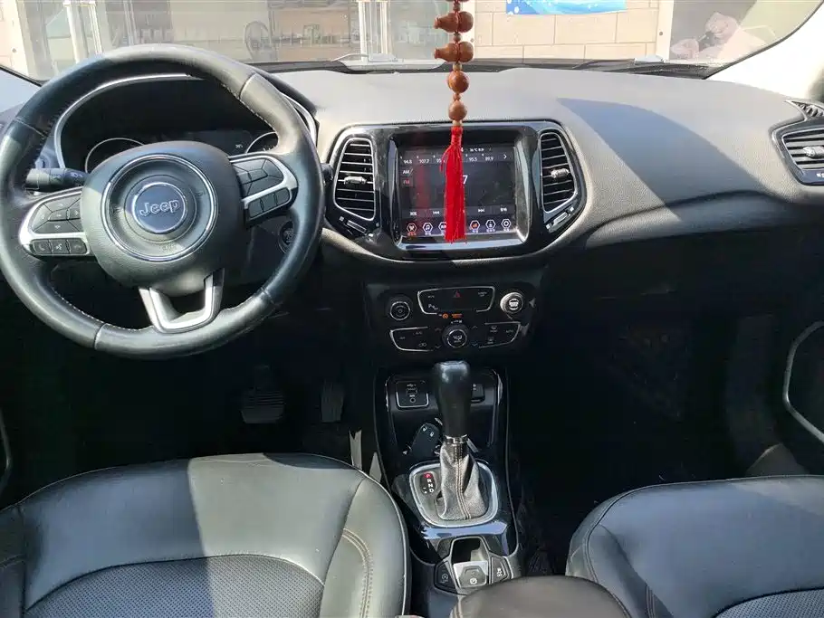 Jeep Compass 2020 — фото 12