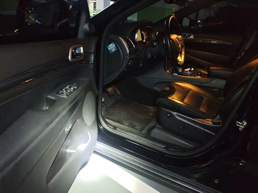 Jeep Grand Cherokee 2021 — фото 14