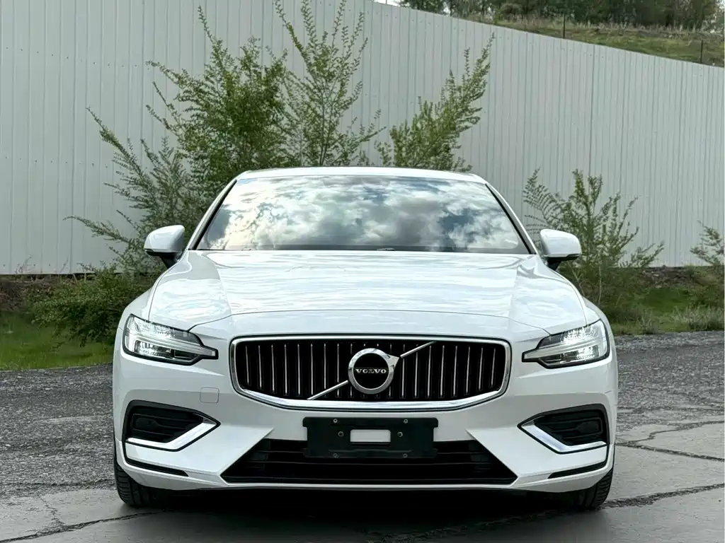 Volvo S60 2022 — фото 2
