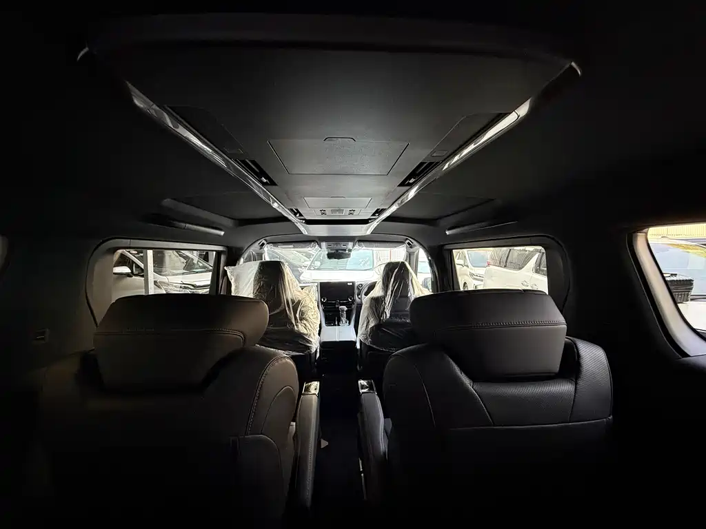 Toyota Alphard — фото 8