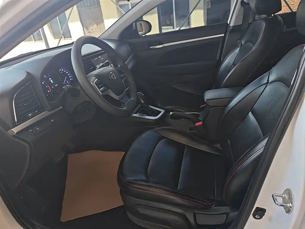 Hyundai Elantra 2018 — фото 15