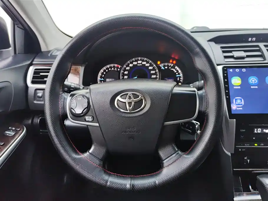 Toyota Camry 2017 — фото 15