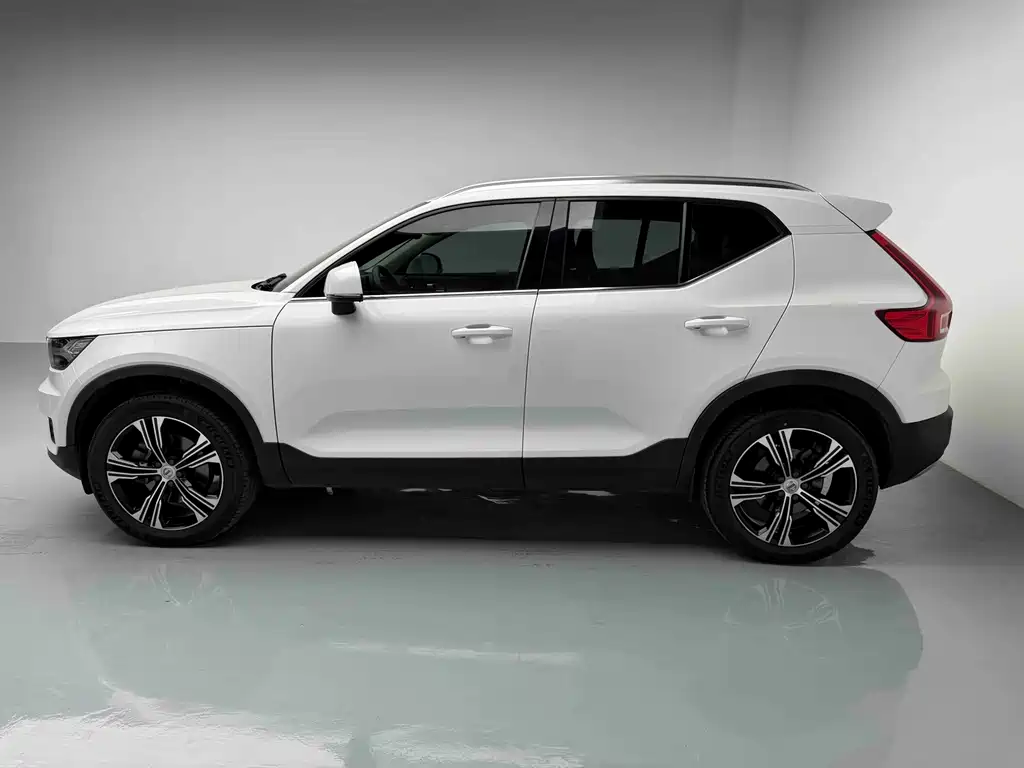 Volvo XC40 2022 — фото 22