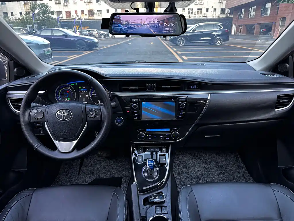 Toyota Corolla 2015 — фото 19