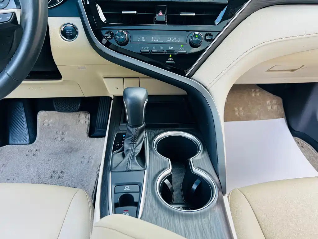 Toyota Camry 2021 — фото 15