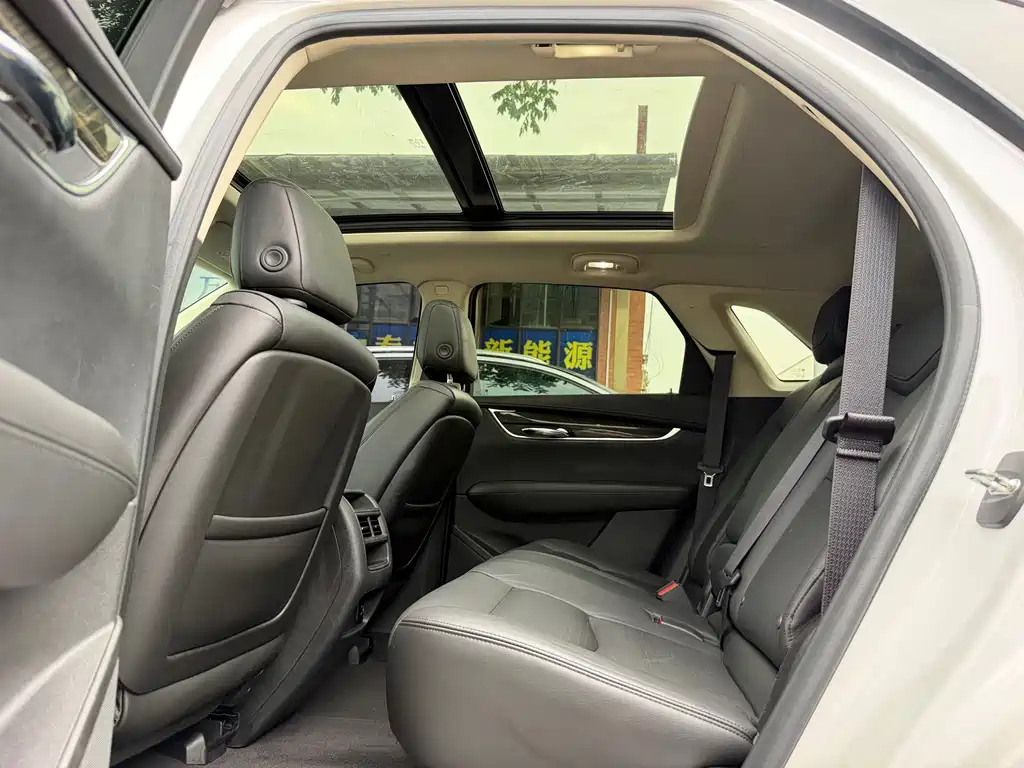 Cadillac XT5 2016 — фото 16