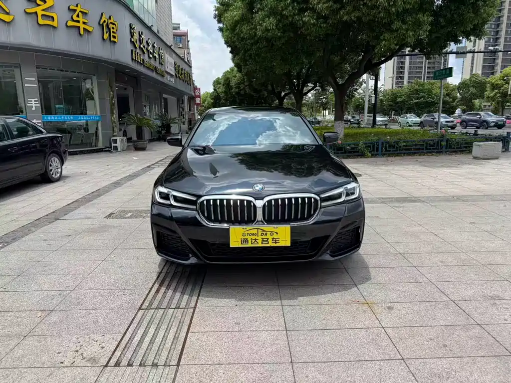BMW 5 Series 2021 — фото 1