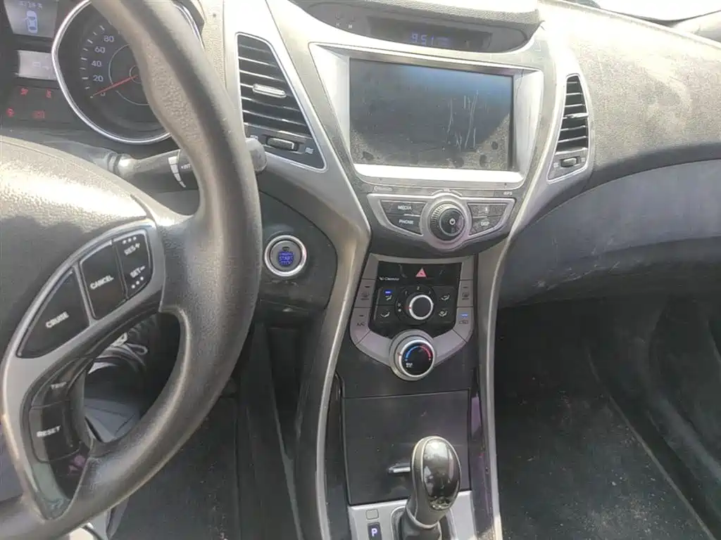 Hyundai Elantra Langdong 2016 — фото 13