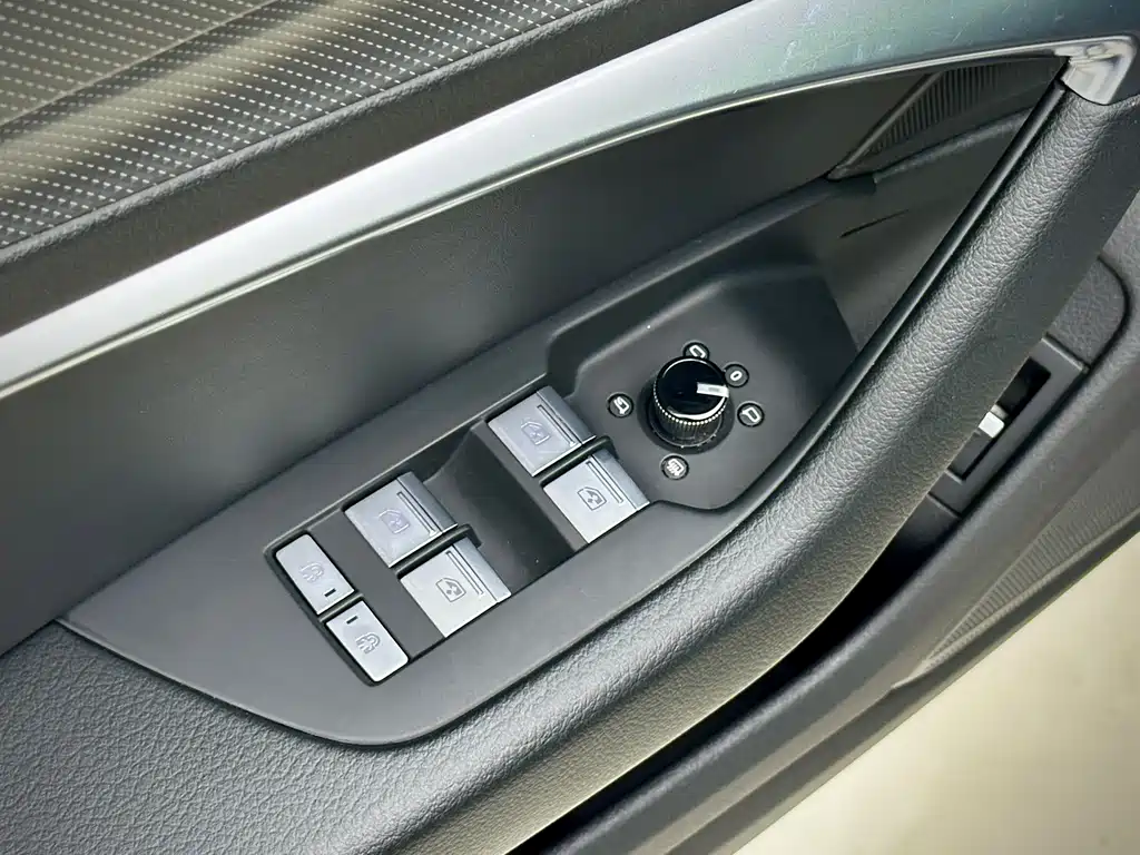 Audi A6L 2023 — фото 21