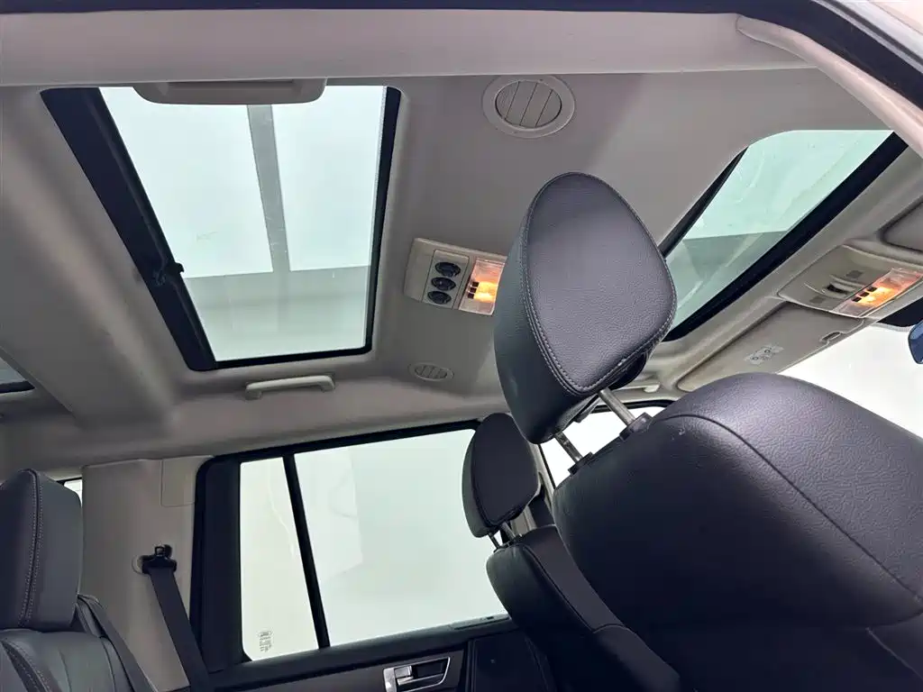 Land Rover Discovery 2015 — фото 20