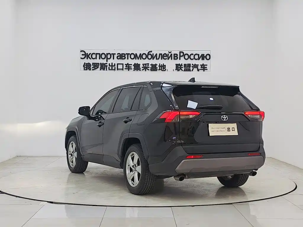 Toyota RAV4 2021 — фото 4