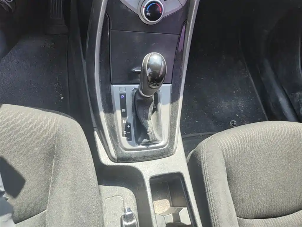 Hyundai Elantra Langdong 2016 — фото 14