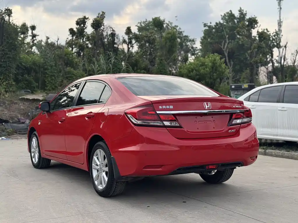 Honda Civic 2015 — фото 19