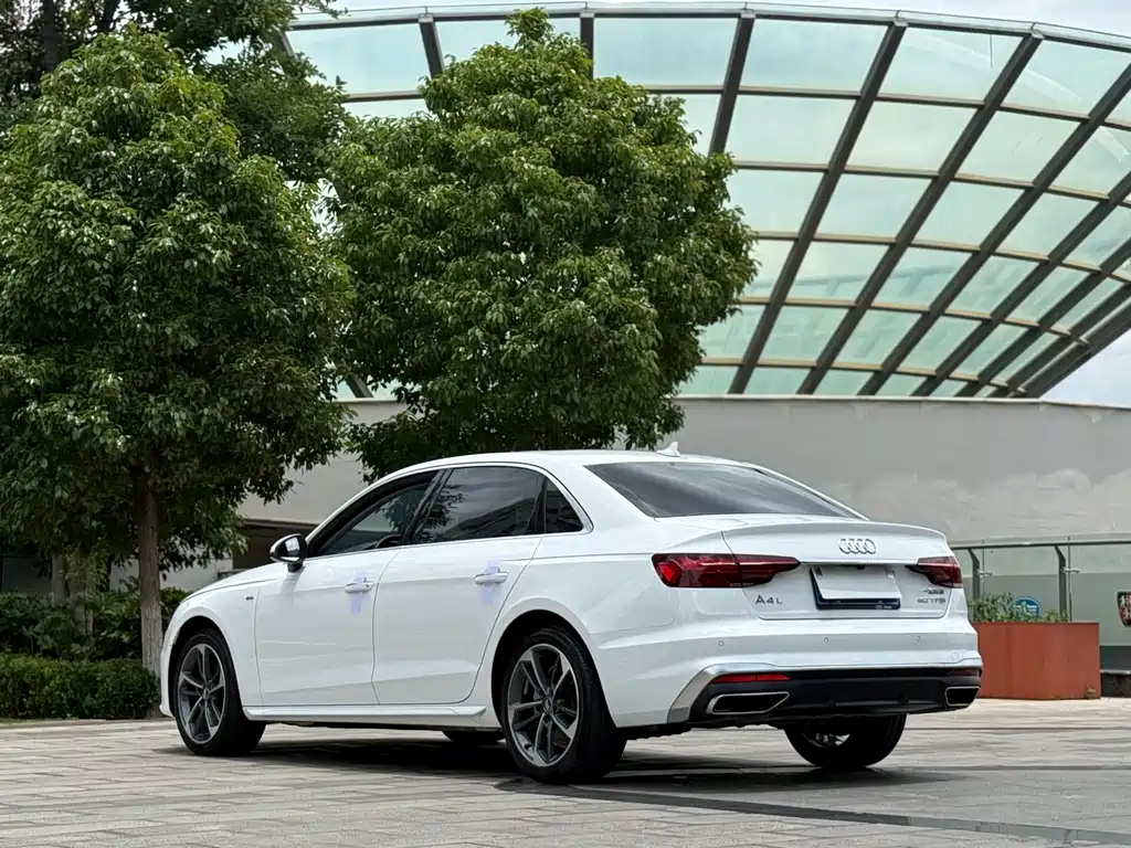 Audi A4L 2020 — фото 9