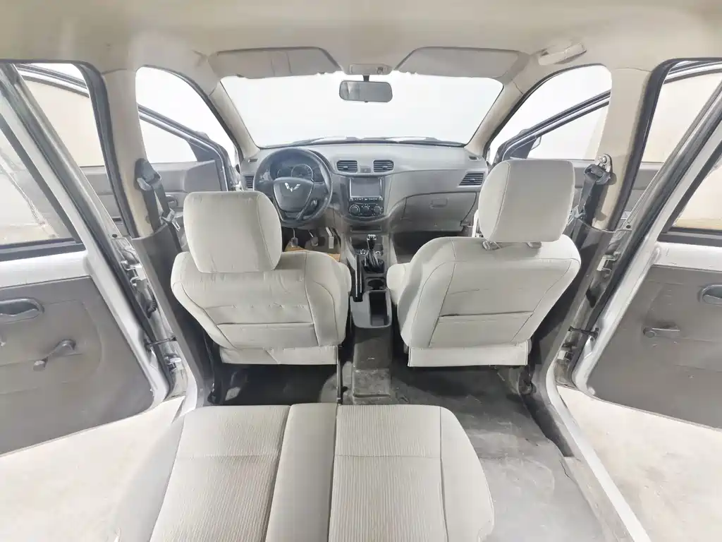 Wuling Hongguang 2015 — фото 10